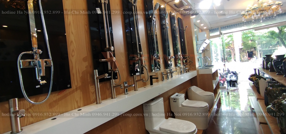 Cận cảnh thực tế khu vực trưng bày vòi tắm của showroom Hải Đăng